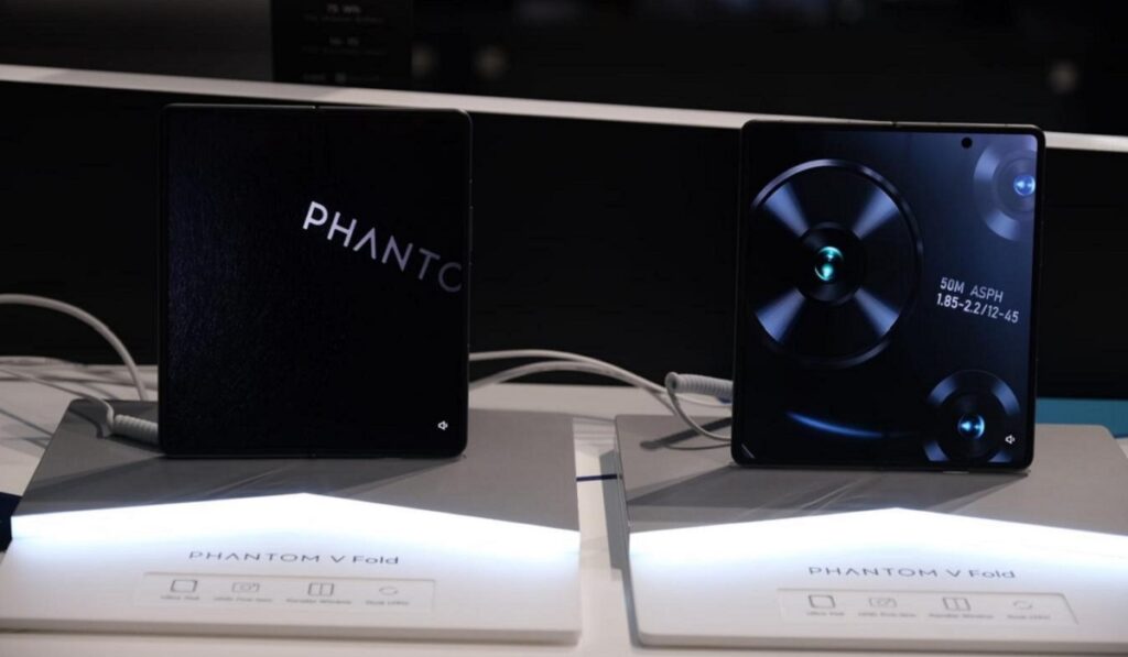 PHANTOM V Fold elevates the premium foldable experience with innovative technologies and stylish design.