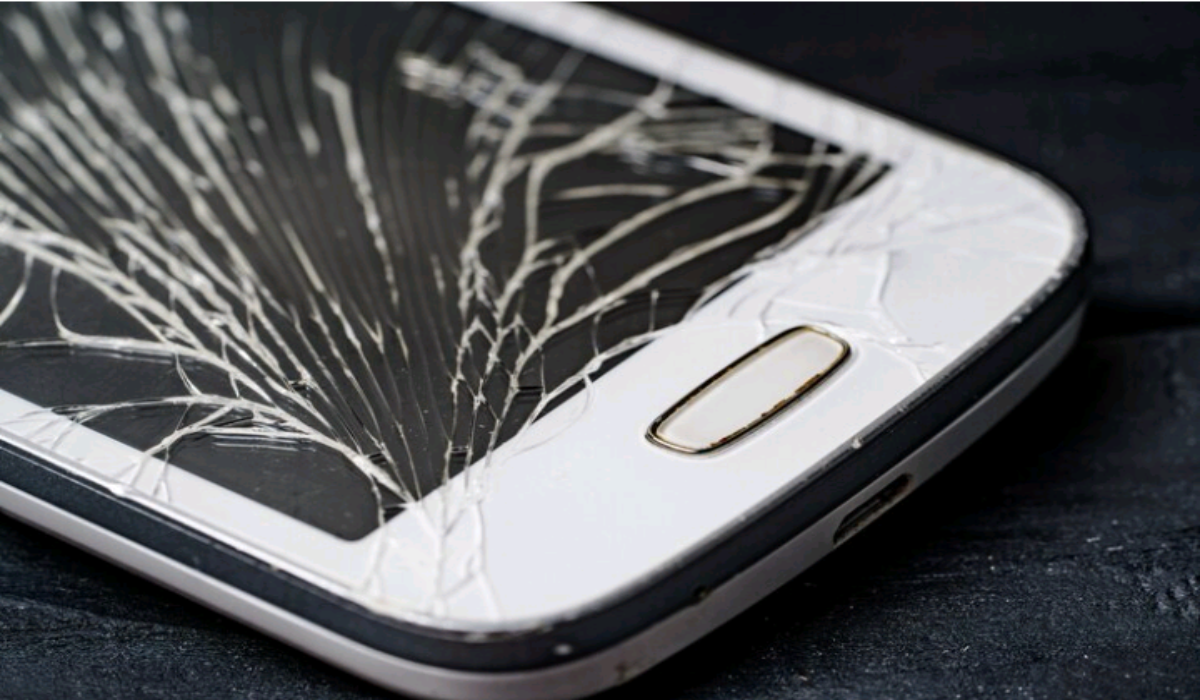 How to fix a cracked phone screen